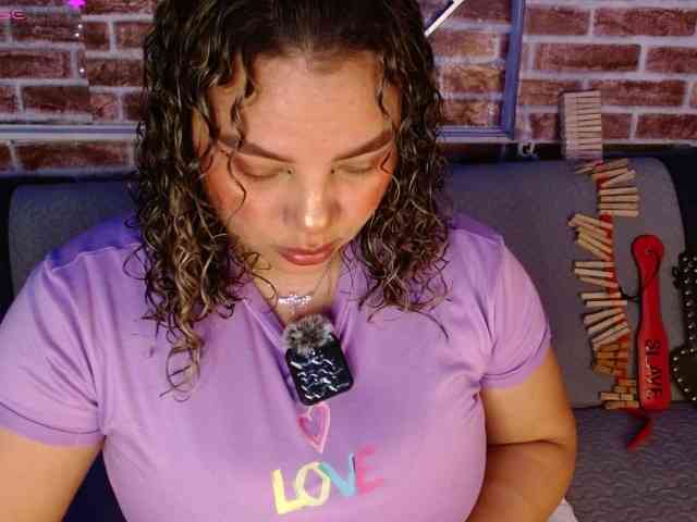 Leidy12 Live Webcam on BongaCams