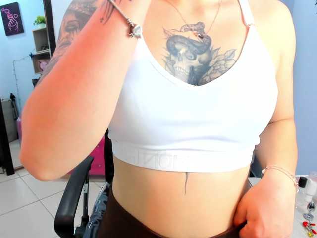 IsabellaSummer live cam on BongaCams
