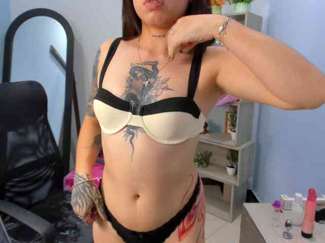IsabellaSummer webcam
