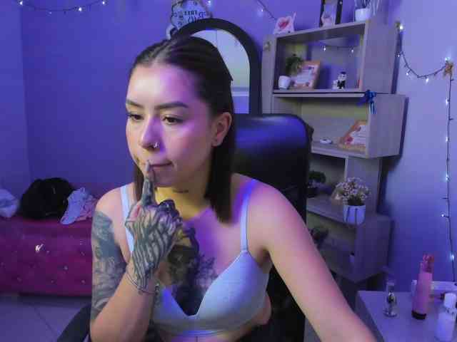 IsabellaSummer webcam