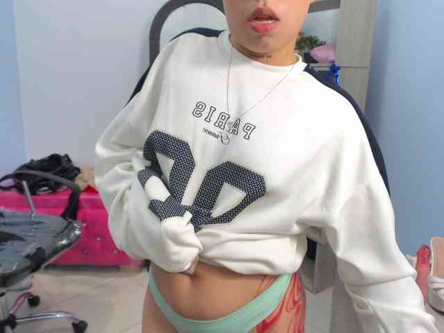 IsabellaSummer webcam
