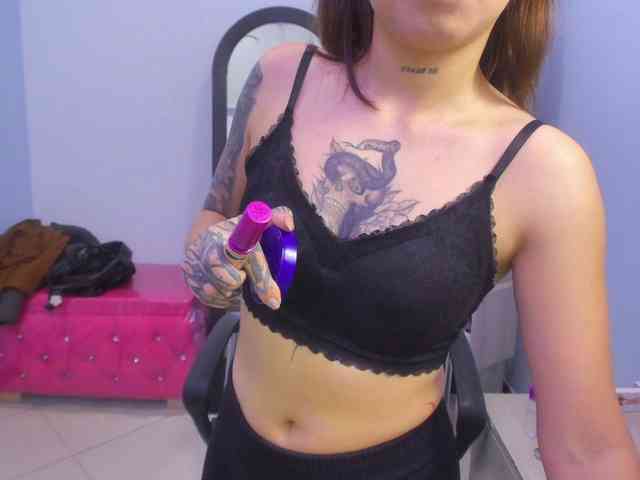 IsabellaSummer webcam