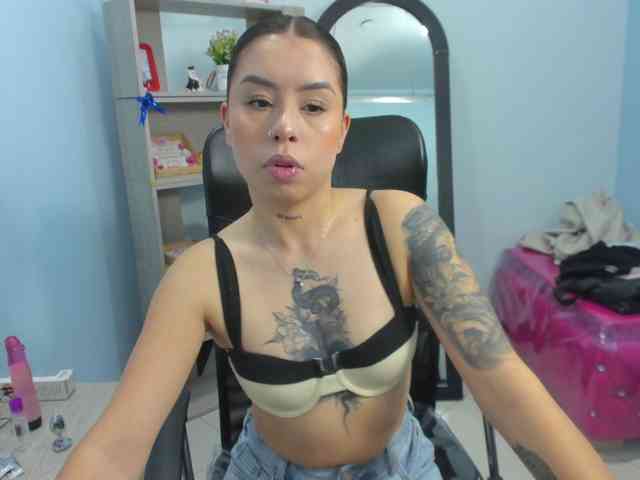 IsabellaSummer webcam