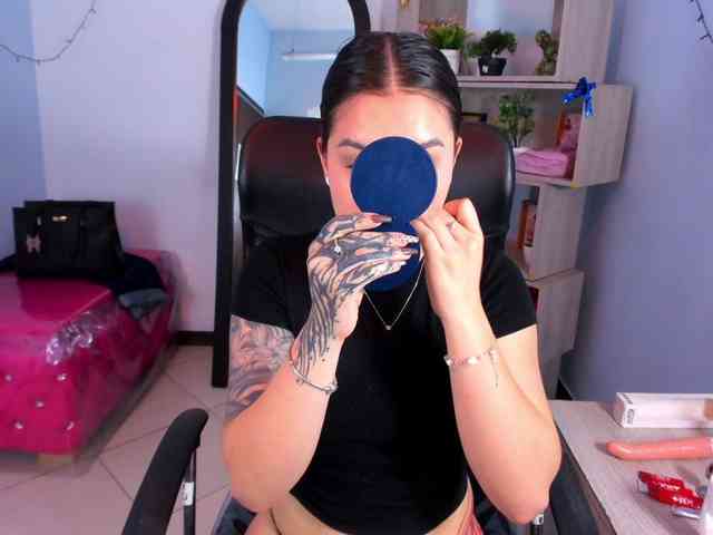 モデル: IsabellaSummer