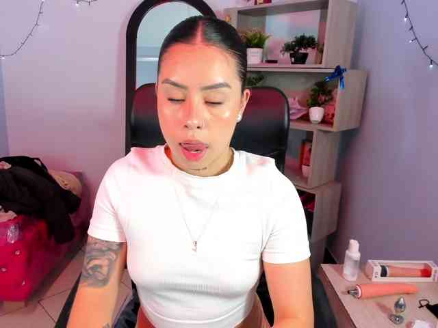 IsabellaSummer webcam