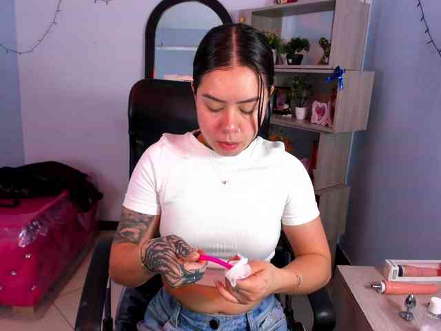 IsabellaSummer webcam