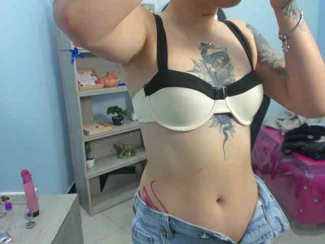 IsabellaSummer webcam