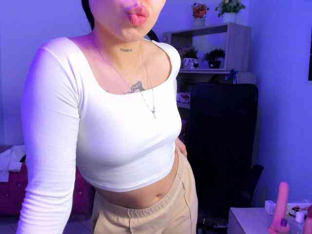 IsabellaSummer webcam