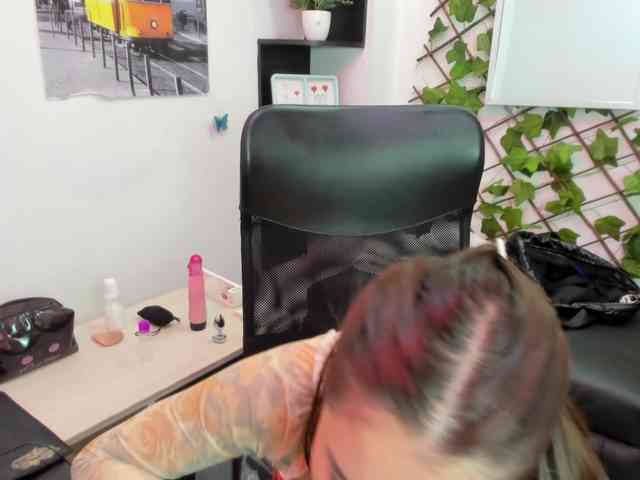 IsabellaSummer webcam