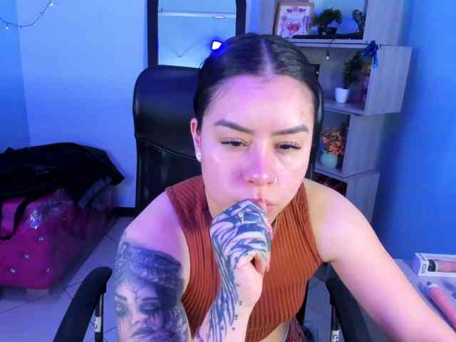 IsabellaSummer webcam