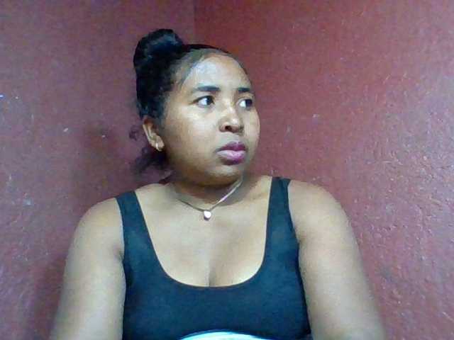 Josy-2, en directo ahora en BongaCams