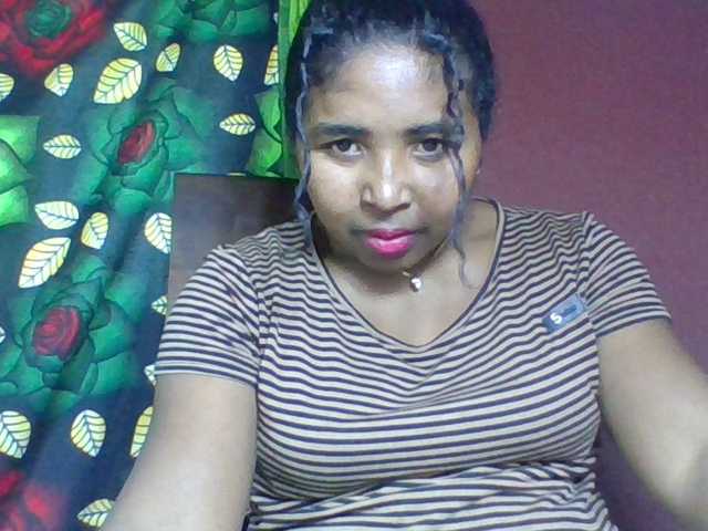 Josy-2, en directo ahora en BongaCams