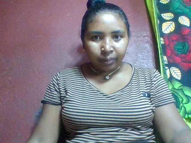 Josy-2, en directo ahora en BongaCams
