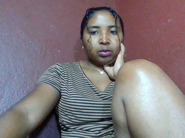 Josy-2, en directo ahora en BongaCams