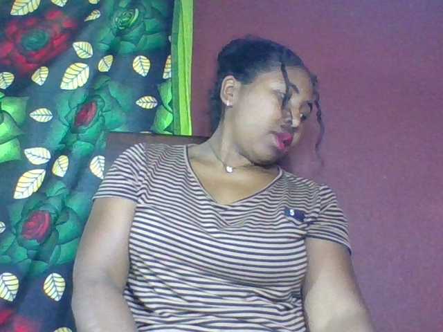 Josy-2, en directo ahora en BongaCams