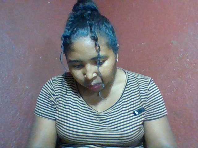 Josy-2, en directo ahora en BongaCams