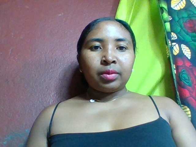 Josy-2, en directo ahora en BongaCams