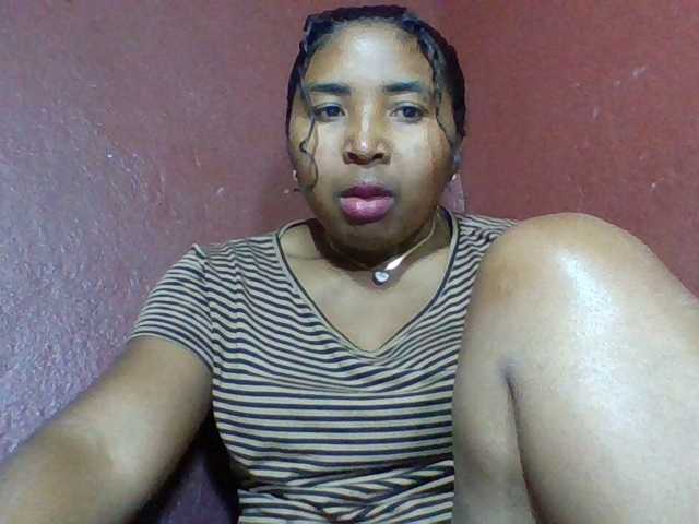 Josy-2, en directo ahora en BongaCams
