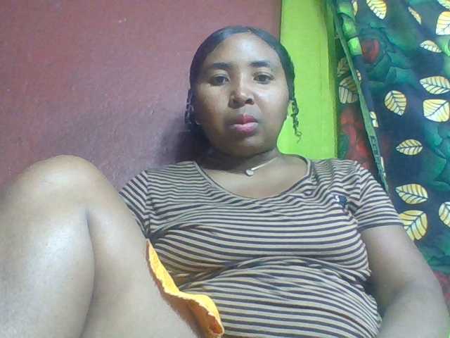 Josy-2, en directo ahora en BongaCams