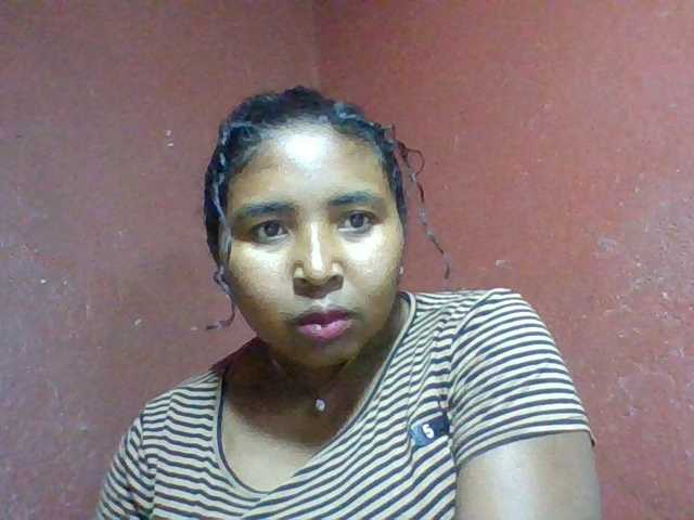 Josy-2, en directo ahora en BongaCams