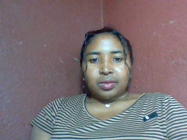 Josy-2, en directo ahora en BongaCams