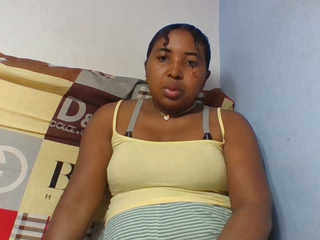 Chat with Josy-2 live cam