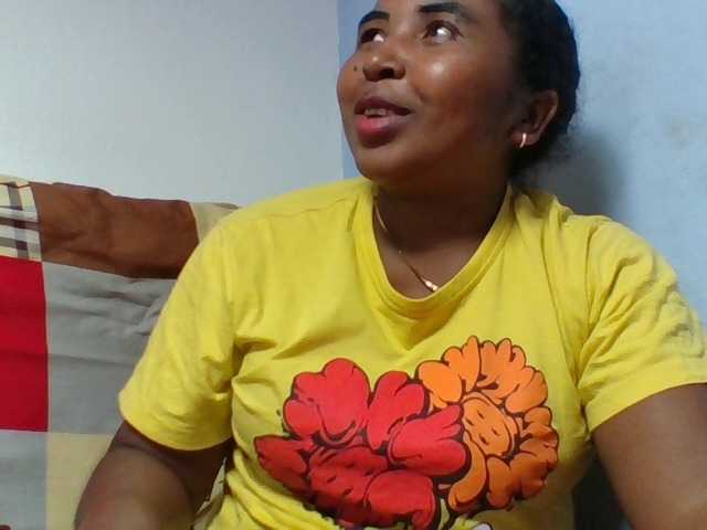 Josy-2 live cam on BongaCams