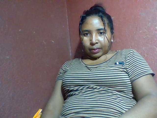 Josy-2, en directo ahora en BongaCams