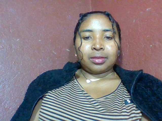 Josy-2, en directo ahora en BongaCams