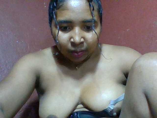 Josy-2, en directo ahora en BongaCams