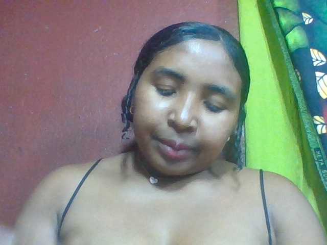 Josy-2, en directo ahora en BongaCams
