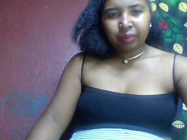 Josy-2, en directo ahora en BongaCams