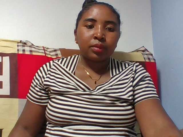 le modèle Josy-2 est en webcam porno dans un show sur le site bongacams, il possède les tags suivants: Ebony,Brunette,Shaved