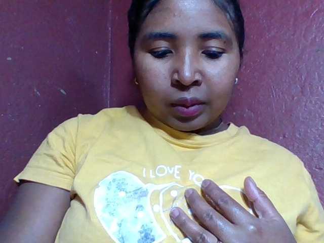Josy-2, en directo ahora en BongaCams