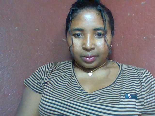 Josy-2, en directo ahora en BongaCams