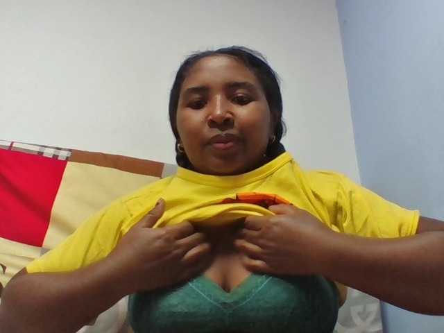 Josy-2 live cam on BongaCams