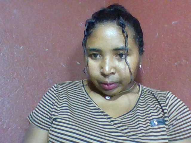 Josy-2, en directo ahora en BongaCams