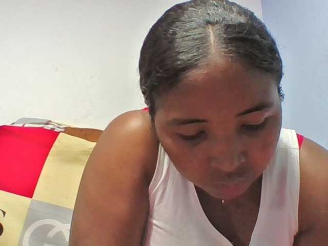 le modèle Josy-2 est en webcam porno dans un show sur le site bongacams, il possède les tags suivants: Ebony,Brunette,Shaved