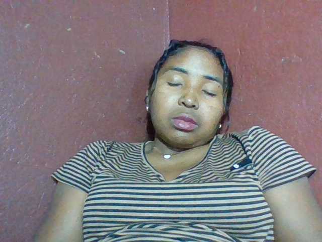 Josy-2, en directo ahora en BongaCams