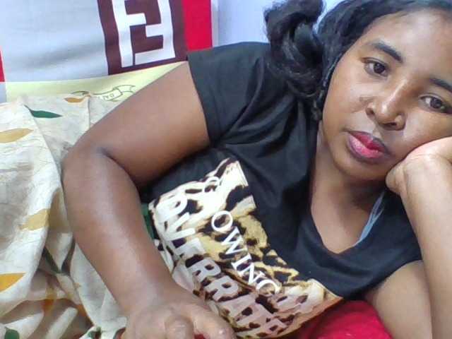 Chat with Josy-2 live cam