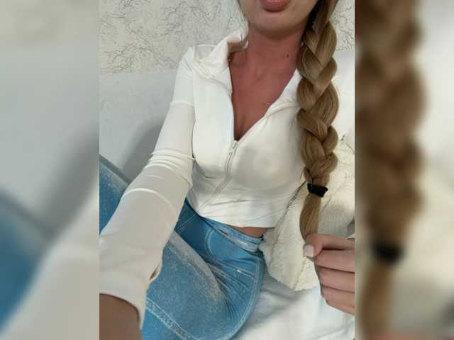 EmilliX, en vivo ahora en BongaCams