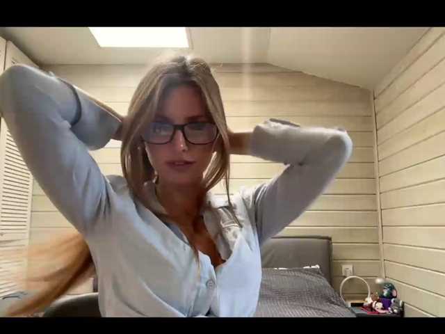 Moles, live now on BongaCams