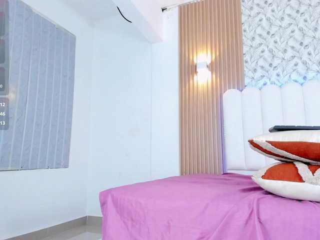 allyson-nahid live cam on UnifiedCams