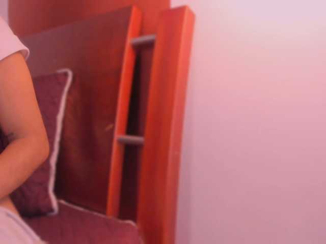 le modèle allyson-nahid est en webcam porno dans un show sur le site bongacams, il possède les tags suivants: Arab,Brunette,Hairy