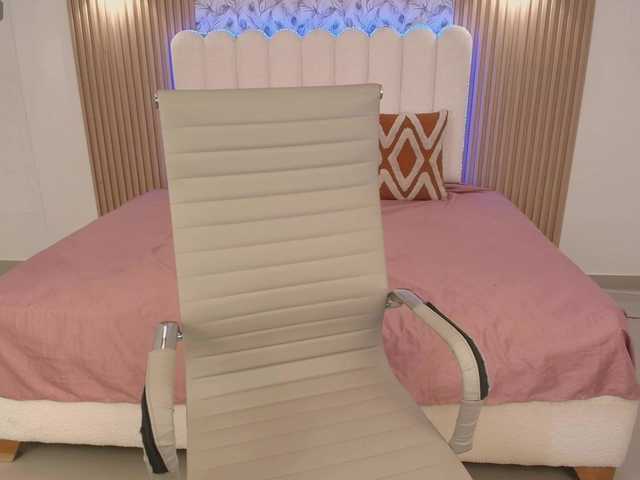 allyson-nahid's BongaCams show and profile