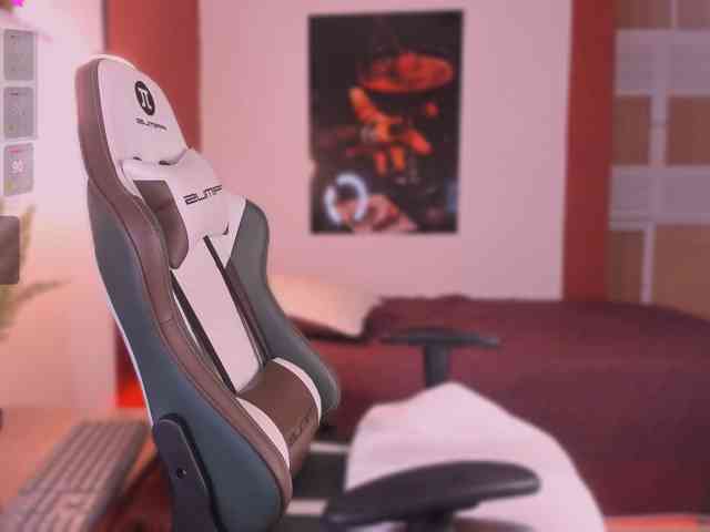 Model: allyson-nahid