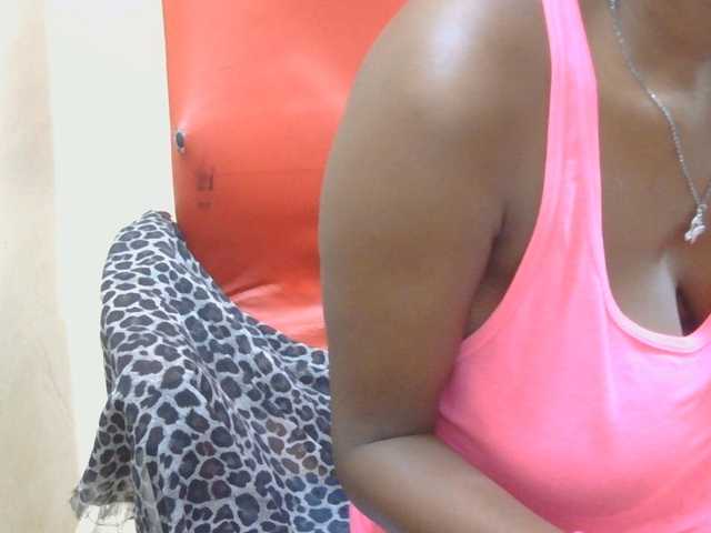 Prettymelvi live cam on BongaCams