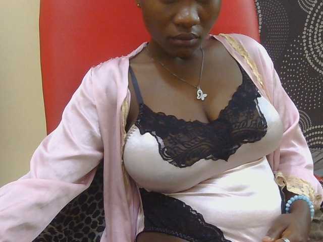 Prettymelvi live cam on BongaCams