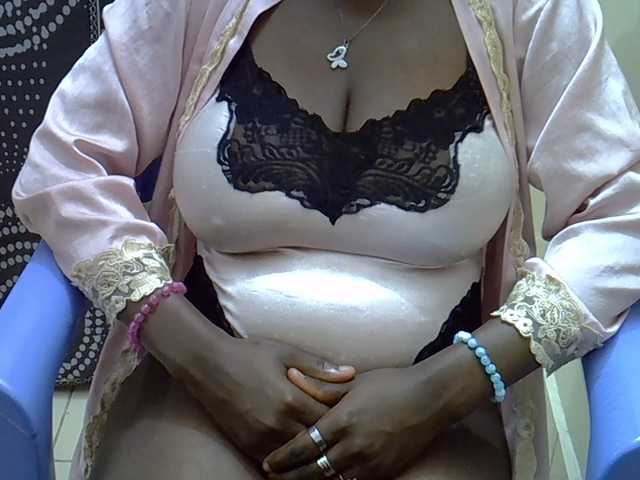 Prettymelvi live cam on BongaCams