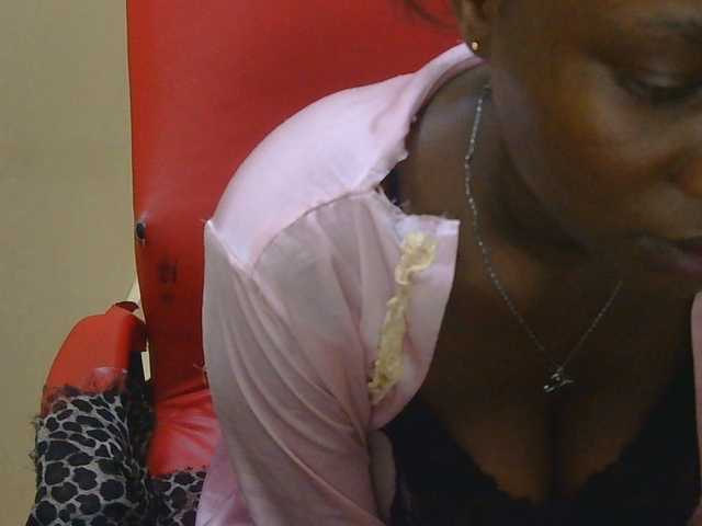 Prettymelvi live cam on BongaCams